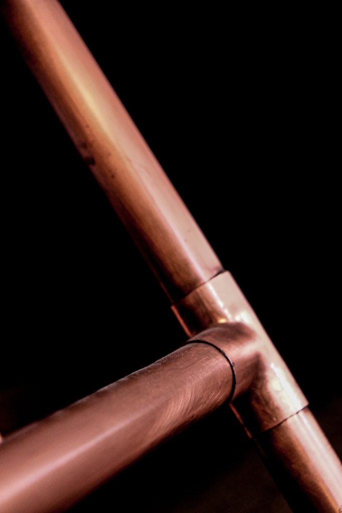 What causes noisy pipes